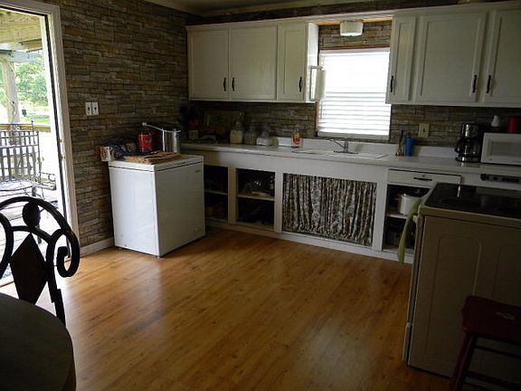 2nd image of 342 Grand Oak St