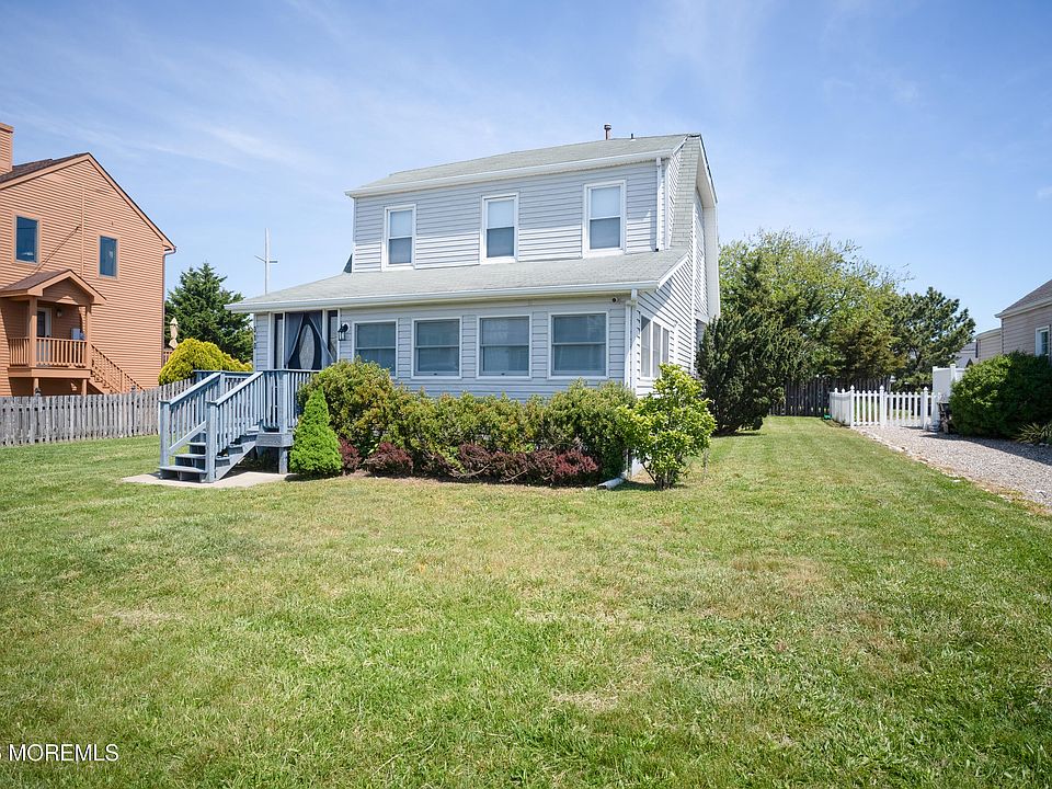 1st image of 310 Ceylon Avenue
