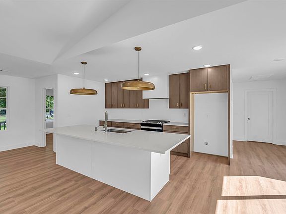3rd image of 410 Benjamin Reid Ct