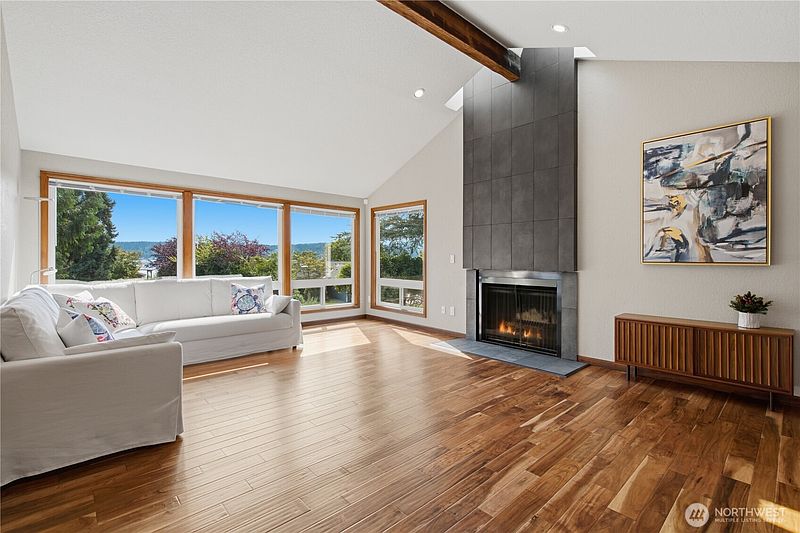4th image of 242 W Lake Sammamish Parkway SE