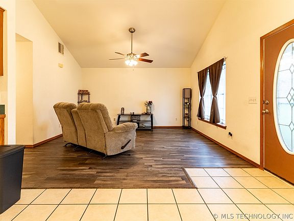 5th image of 411 S Roland St