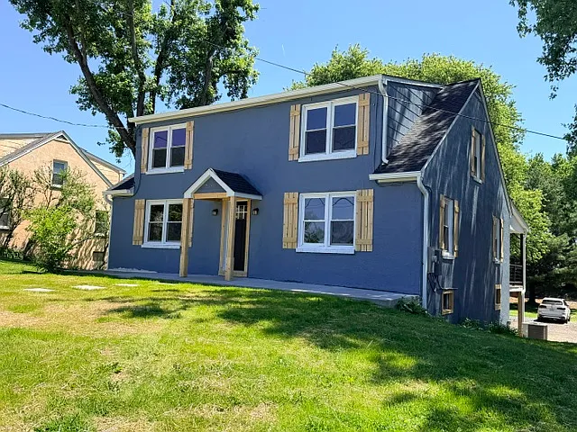 3 bed, 1.5 bath, 2200 sqft, $2,200 — Photo 2