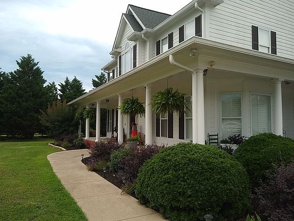 4th image of 433 Saint Clair Dr