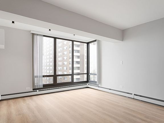 4th image of 6166 N Sheridan Rd APT 6G