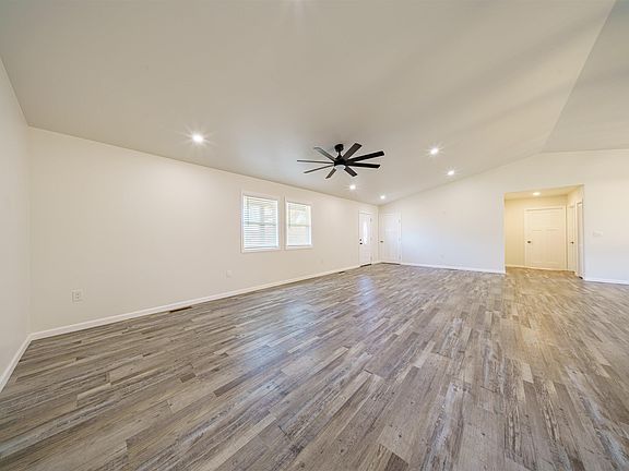 5th image of 30 Lynndale Dr