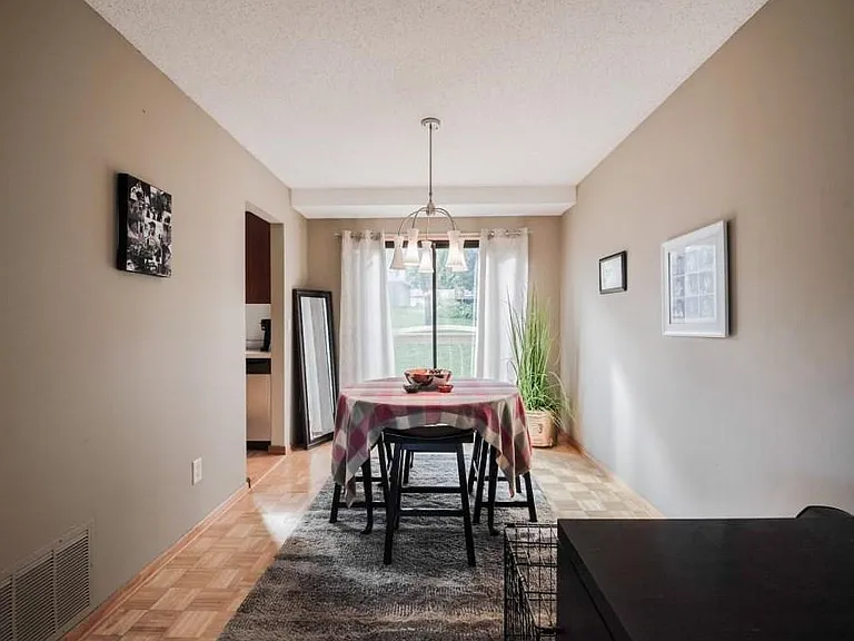 2102 Tamarin Trl — Photo 12