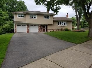 47 Longview Ct, Paramus, NJ 07652