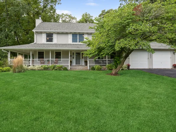 10437 Country Ln, Beach Park, IL 60087