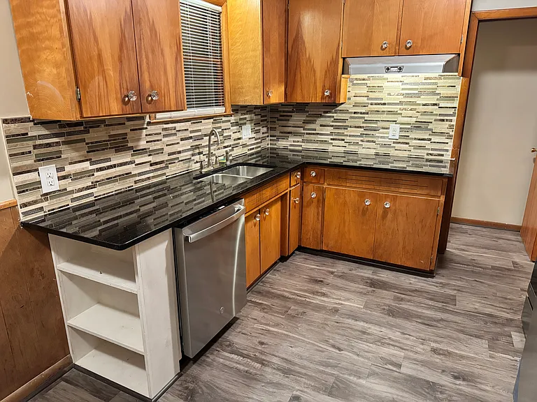 14754 Lydia Ave — Photo 49