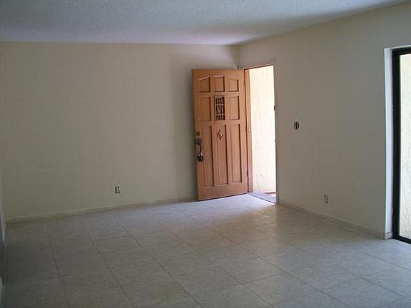 3rd image of 7767 Grande St