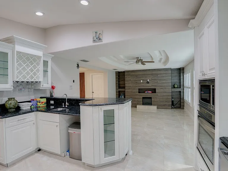 633 Spring Oaks Blvd — Photo 12