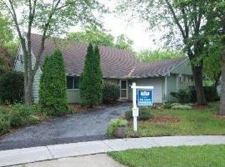 1823 Shakespeare Ct, Schaumburg, IL 60194