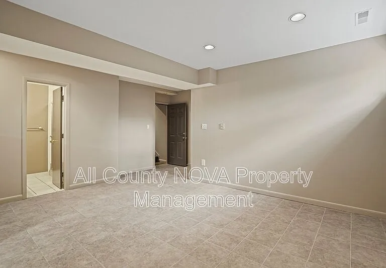 6428 Earlham Dr — Photo 41