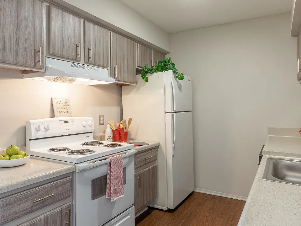 Farmington View Apartments - Farmington Hills, MI