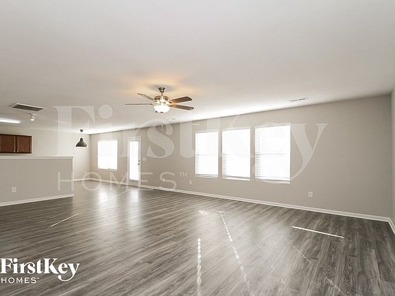 3rd image of 4725 Tuliptree Dr