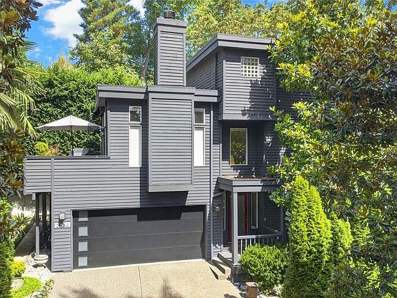 2nd image of 2518 E Roy Street