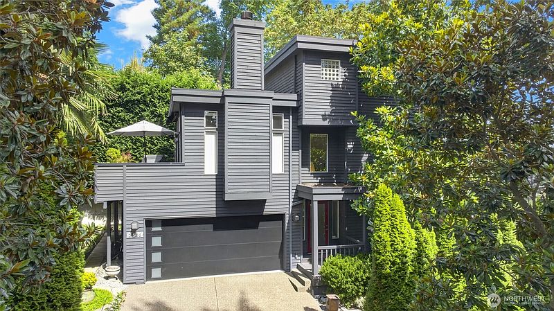 2nd image of 2518 E Roy Street