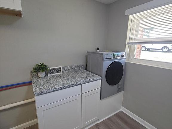 5th image of 2005 Hollis St #B