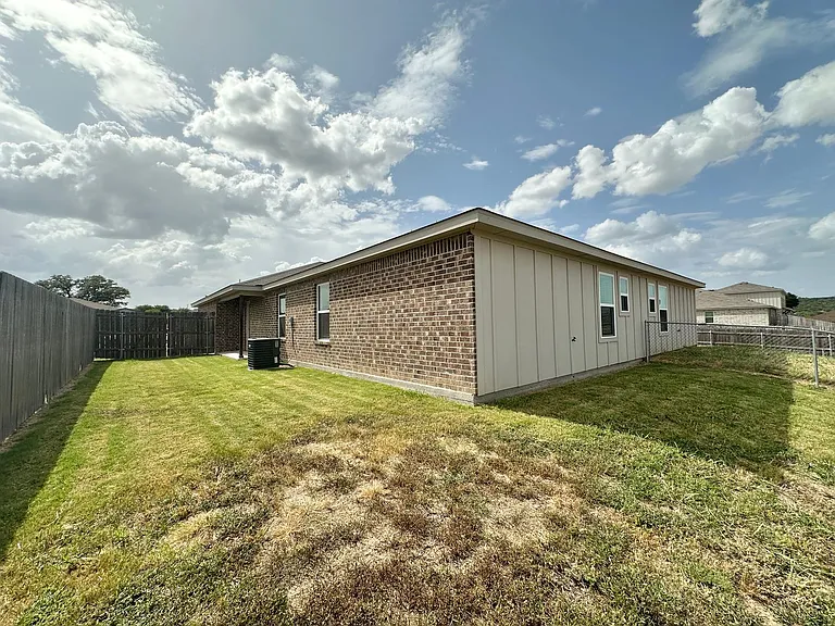 1801 Clovis Dr — Photo 26
