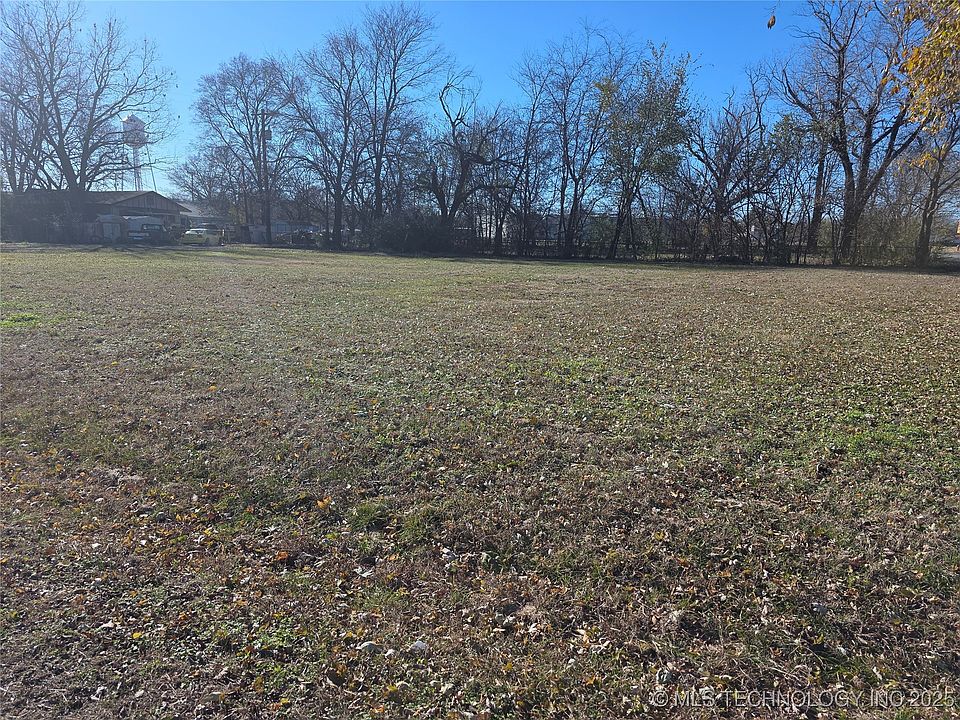 2nd image of 1 E Elm St