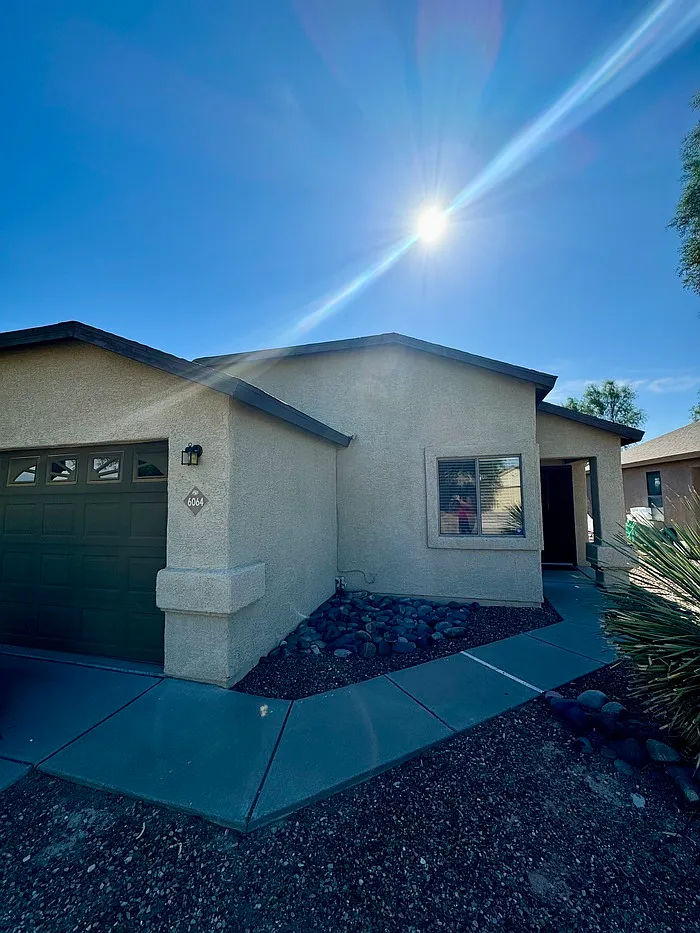 4 bed, 2.0 bath, 1642 sqft, $1,750 — Photo 1