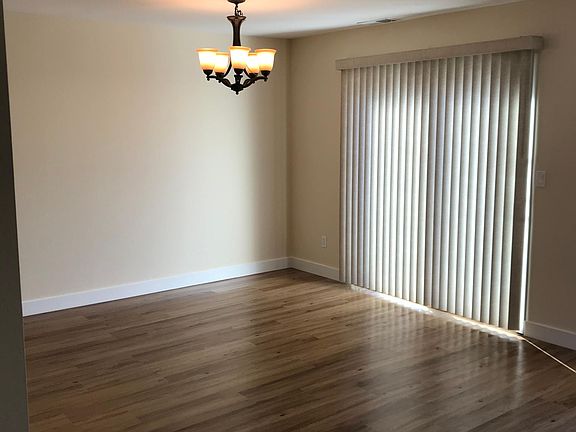 4th image of 629 Heather Dr