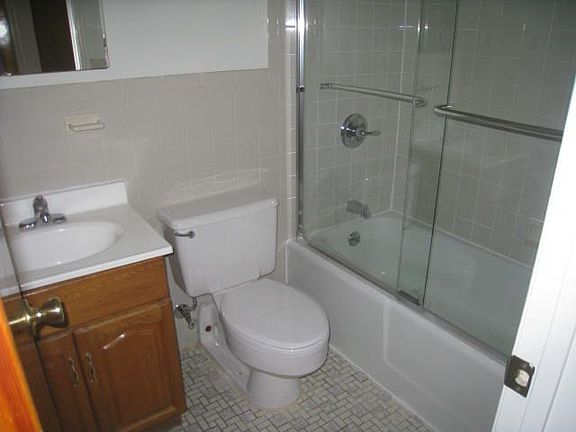 5th image of 2927 24th Ave APT 2D