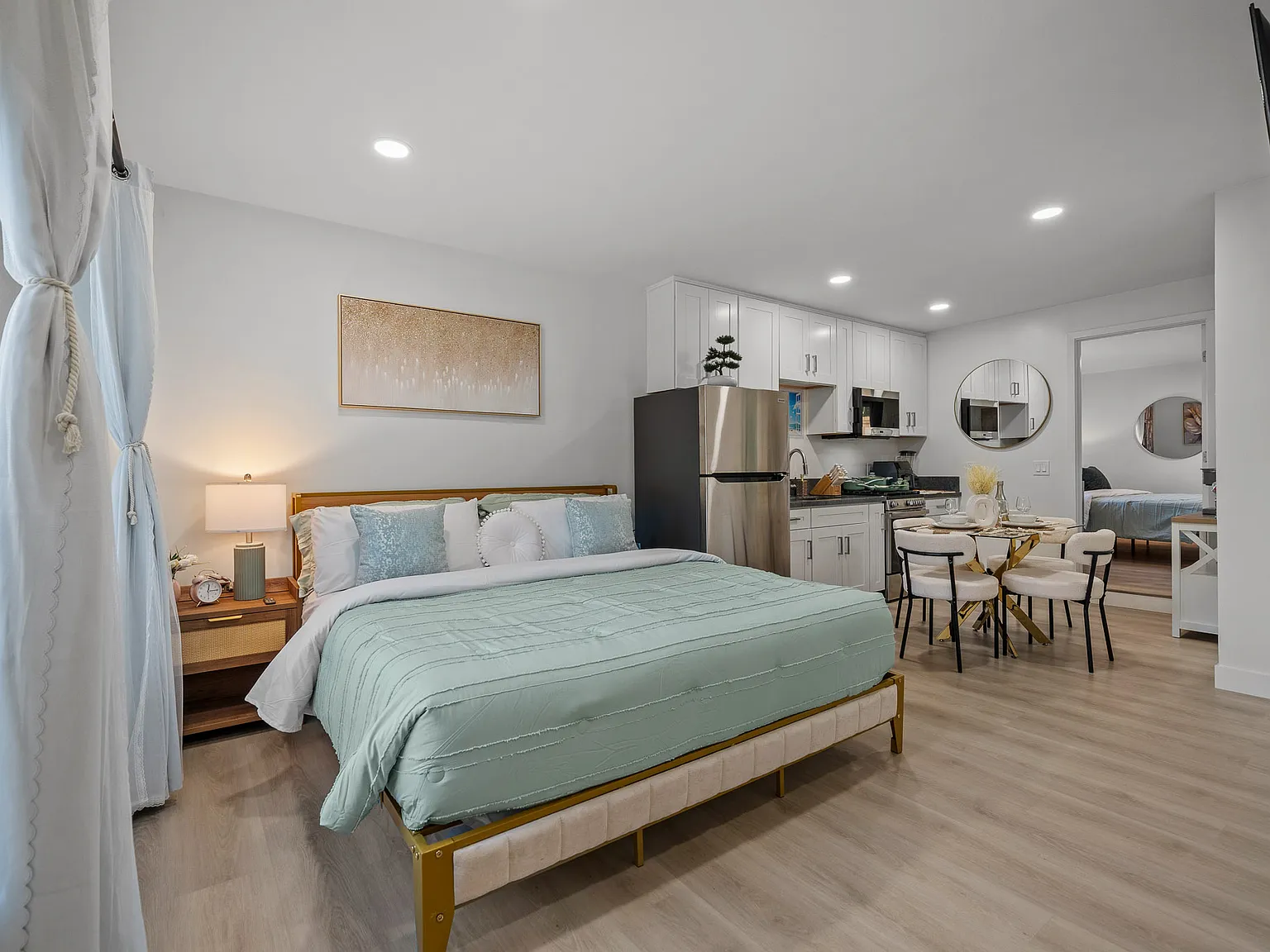 2 bed, 500 sqft, $4,900 — Photo 2