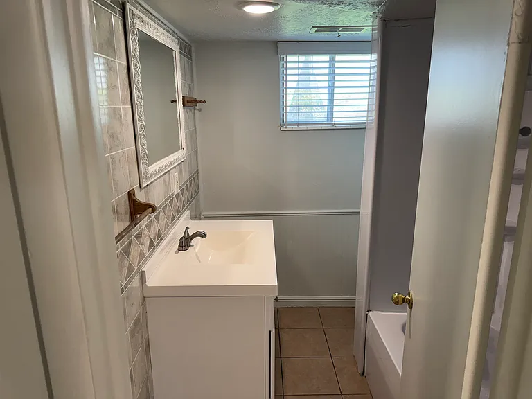 285 W 920 S #B — Photo 2
