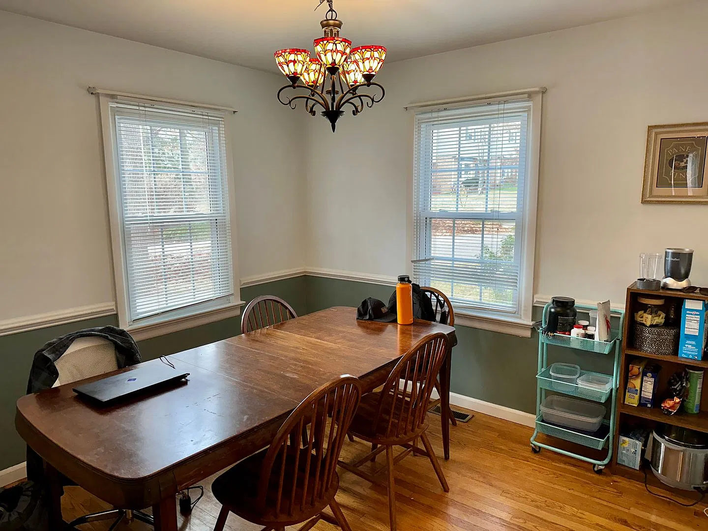 Spacious Corner Town Home With Large Yard — Photo 4