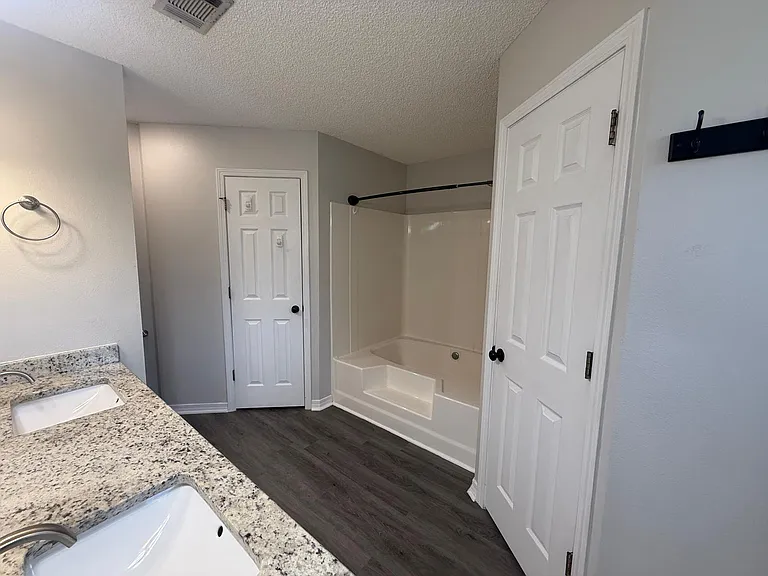 2722 Shalimar Dr — Photo 14