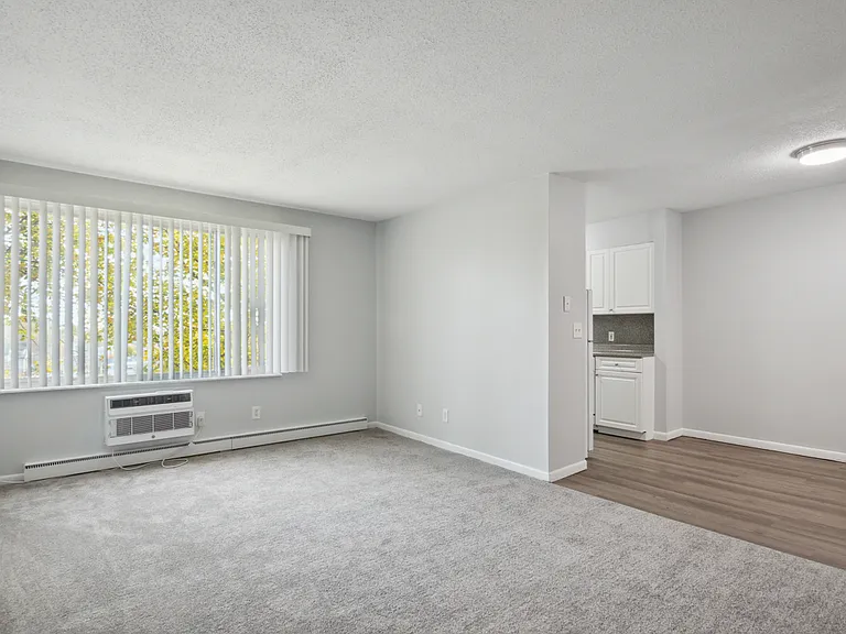 Golden Hill Apartments — Photo 31