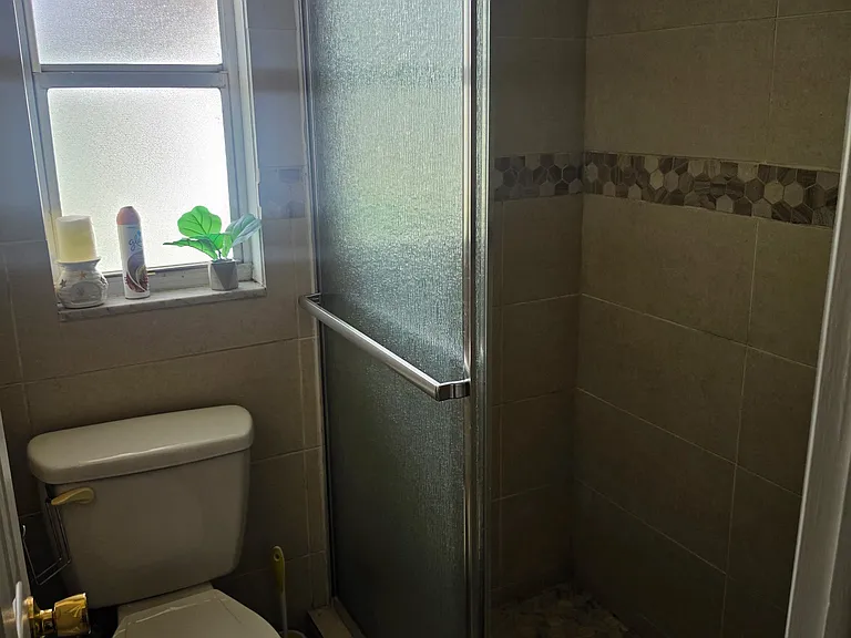 725 Hamlin Dr — Photo 7