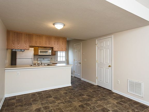 4th image of 176 Griffin Ln