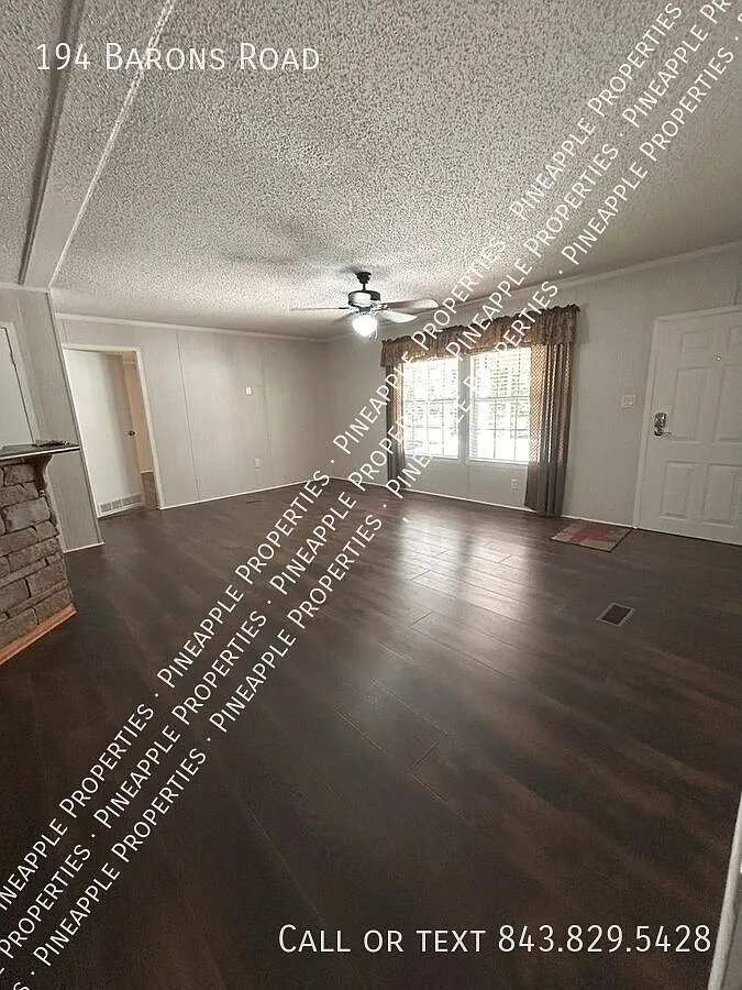 Immaculate 4BR Mobile Home in the heart of Knightsville for a mid October move! — Photo 4