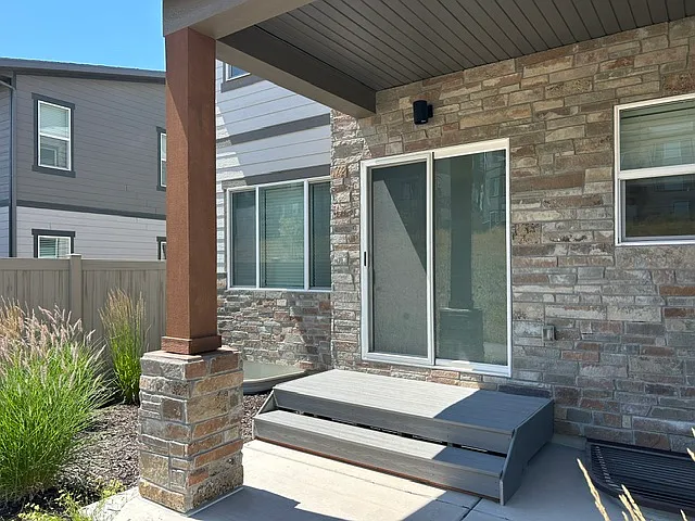 4 bed, 3.5 bath, 2300 sqft, $3,000 — Photo 2