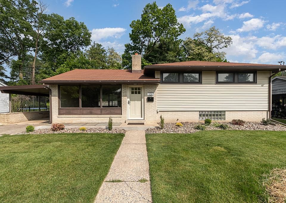 1st image of 24 Cornell Dr