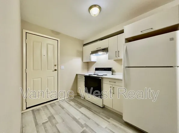 2189 Capistrano Dr Unit B, Kelowna, BC V1V 2A3