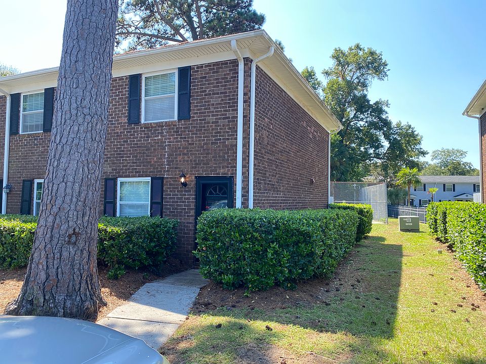 Front of Townhouse with 2 parking spaces