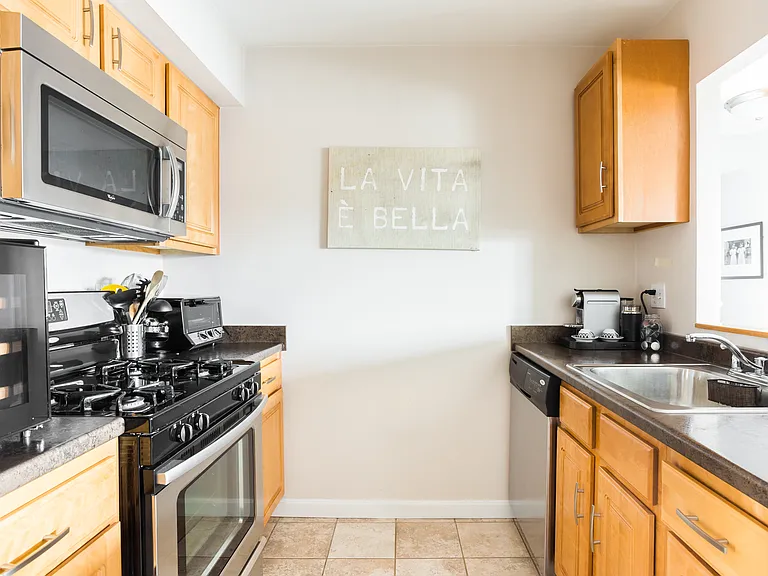 147 Kelton St #404 — Photo 9