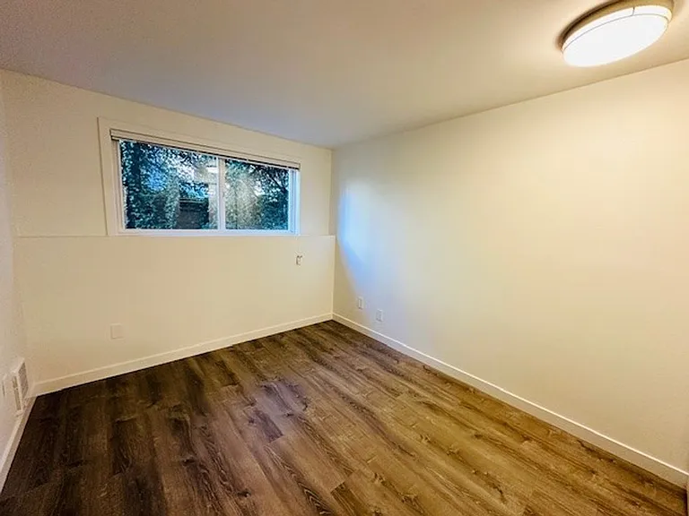 11211 NE 68th Street — Photo 12