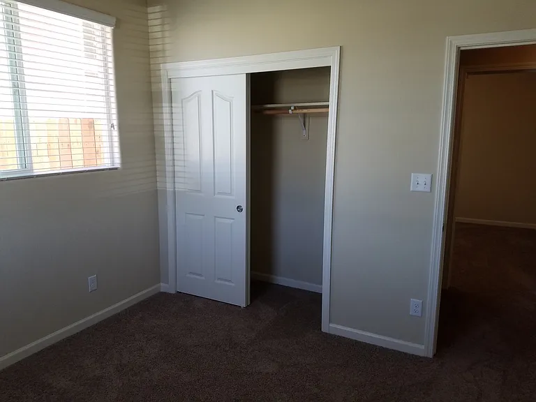 2833 W Cecil Ave — Photo 14