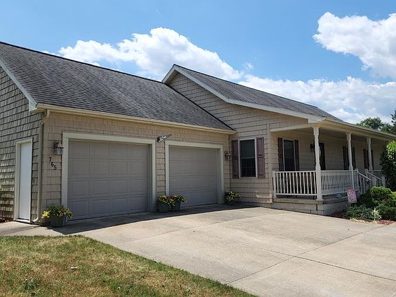 3rd image of 765 Arrowhead Dr