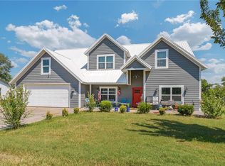 302 W Fulton St, Gentry, AR 72734