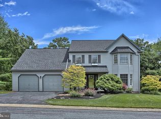 132 Clover Ln, Elizabethtown, PA 17022