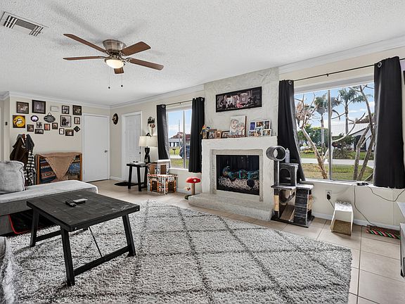 2nd image of 2289 SE Carnation Avenue