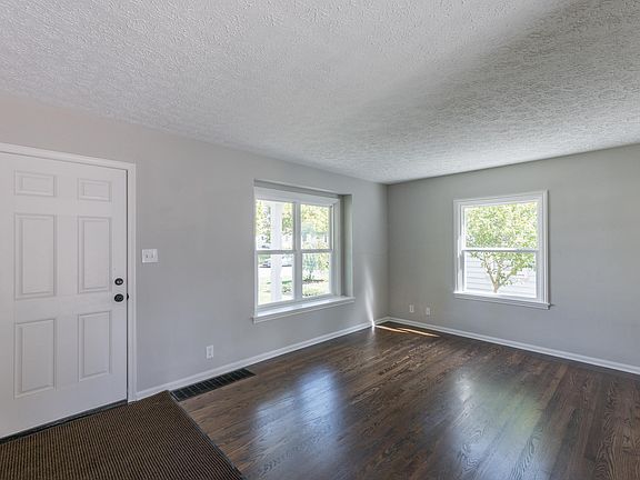 4th image of 257 E Jeffrey Pl