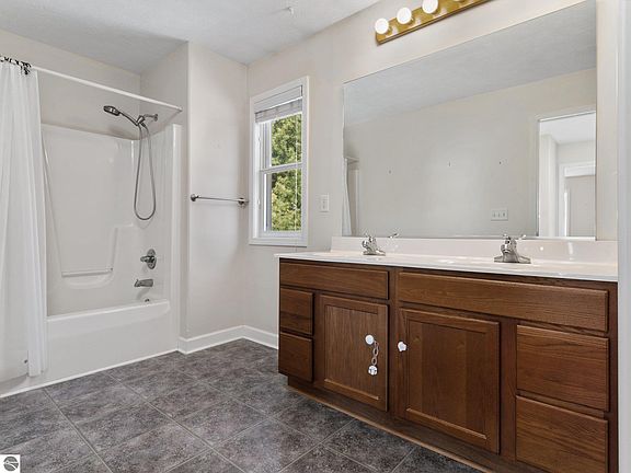4th image of 4125 Sherwood Forest Dr