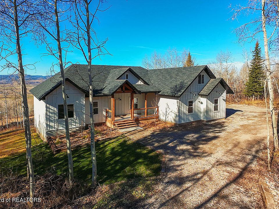 1st image of 541 Spruce Dr