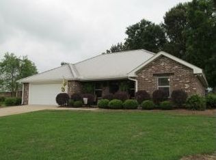 4 Longwood Place Dr, Hattiesburg, MS 39402